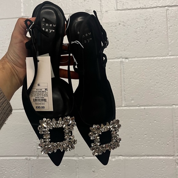 Heels - Picture 3 of 3